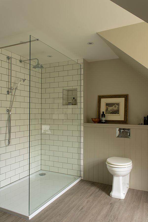 En suite shower with classic tiling.